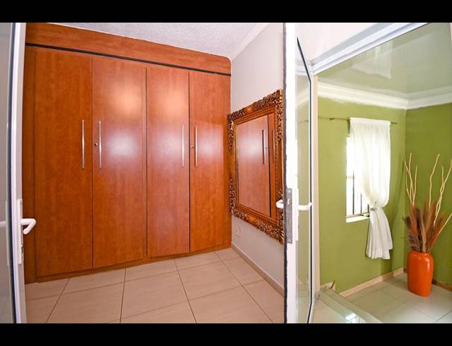 5 BEDROOM HOUSE FOR SALE IN MEREDALE